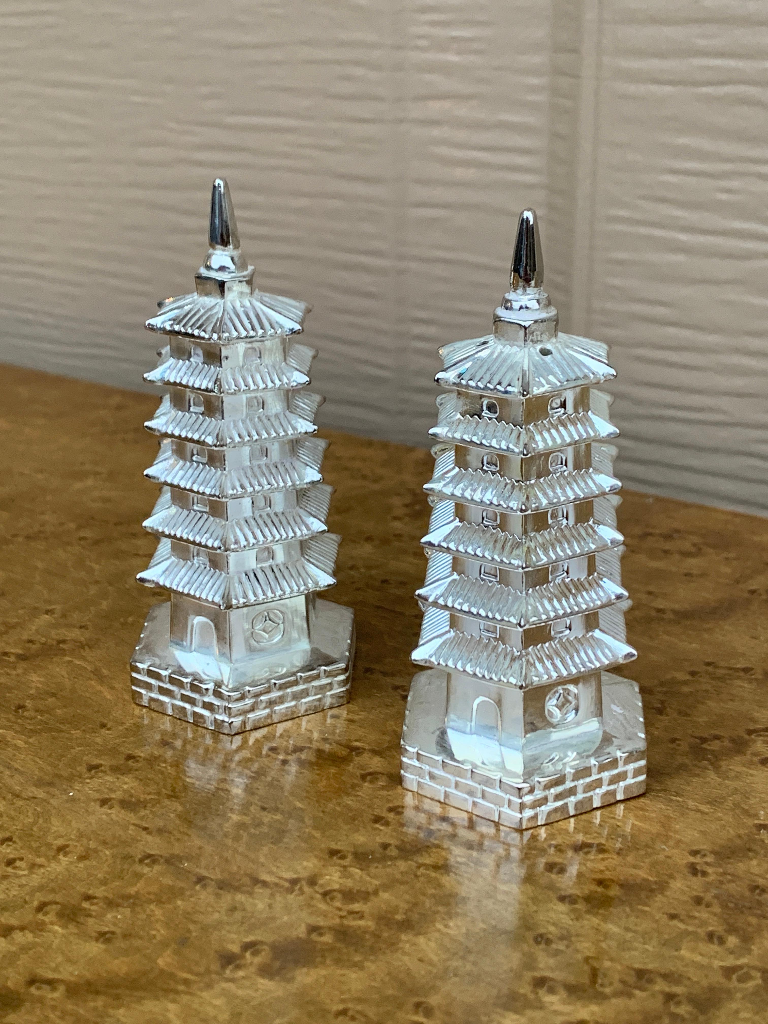 Chinoiseries Salière et poivrière en argent Godinger Chinoiserie Pagode en vente