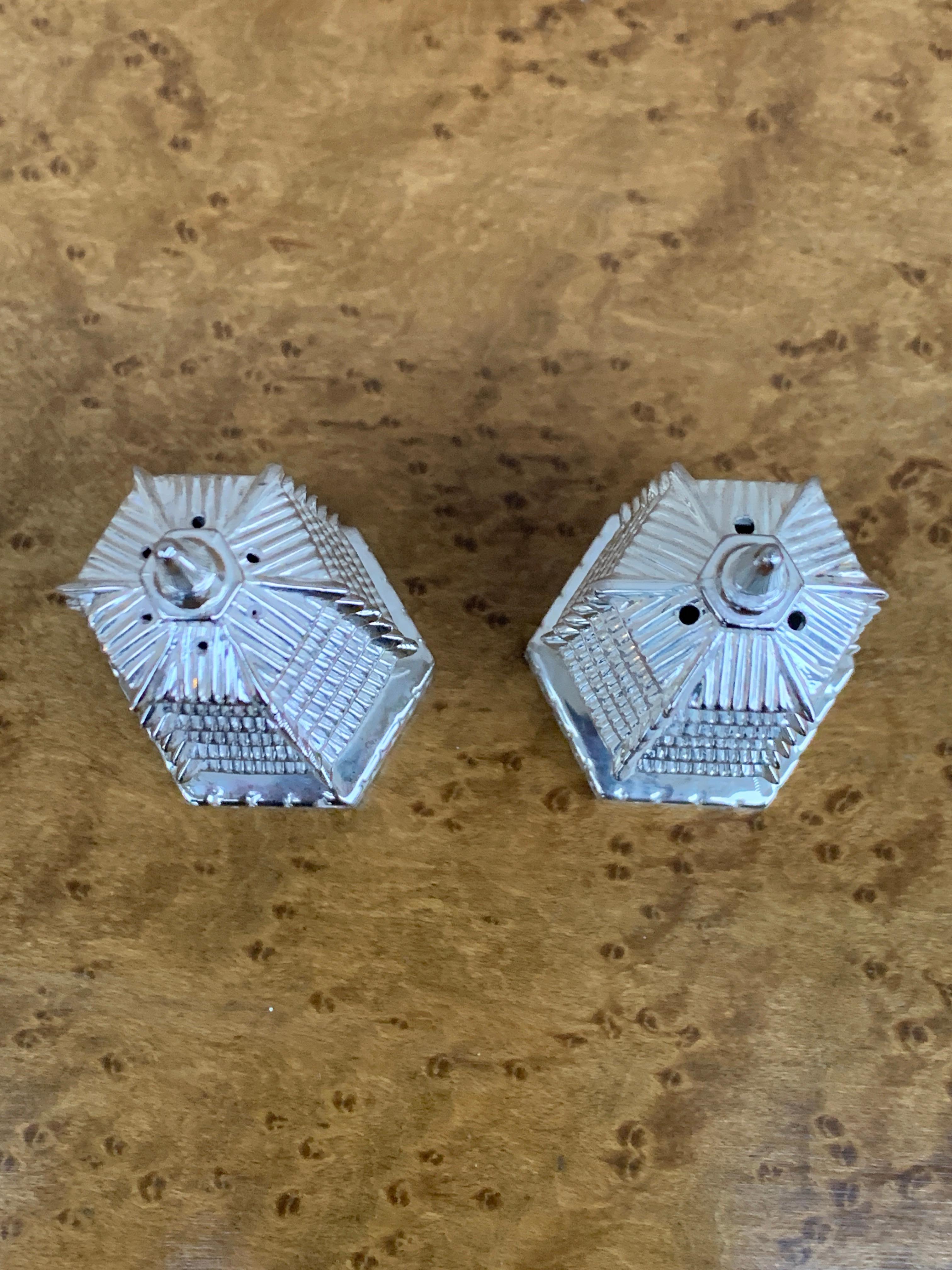 Salière et poivrière en argent Godinger Chinoiserie Pagode Bon état - En vente à Elkhart, IN