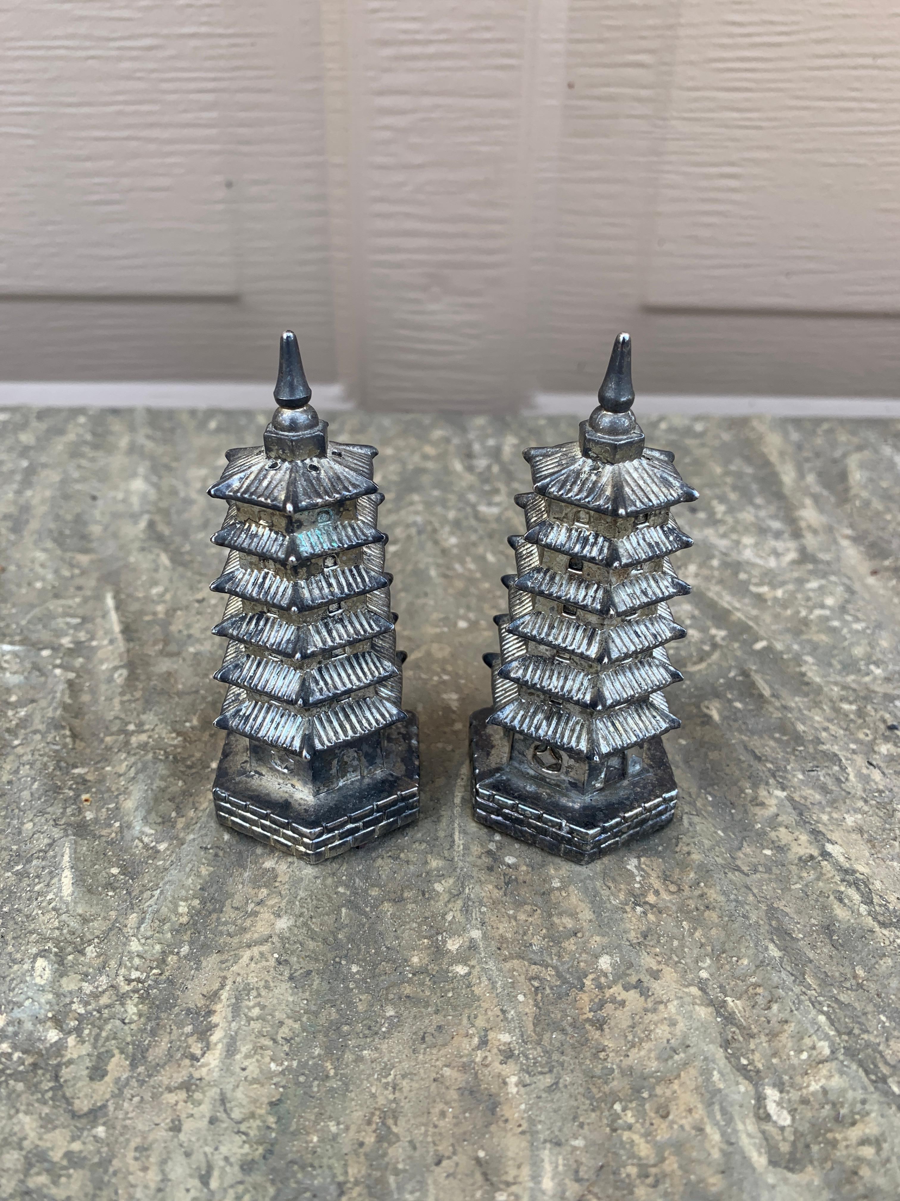 Fine XX secolo Porta sale e pepe Godinger Chinoiserie Pagoda in argento in vendita