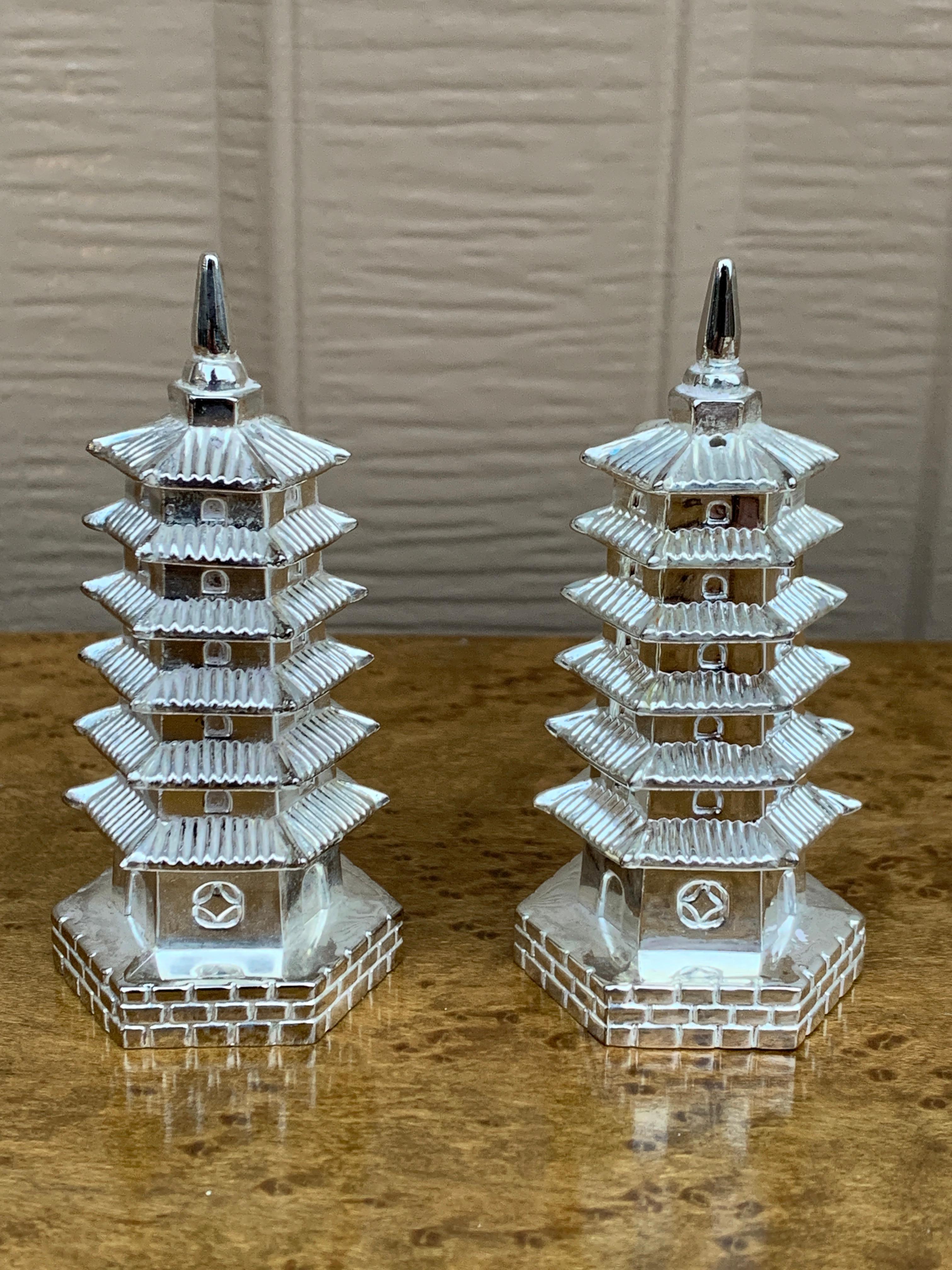 Fin du 20e siècle Salière et poivrière en argent Godinger Chinoiserie Pagode en vente