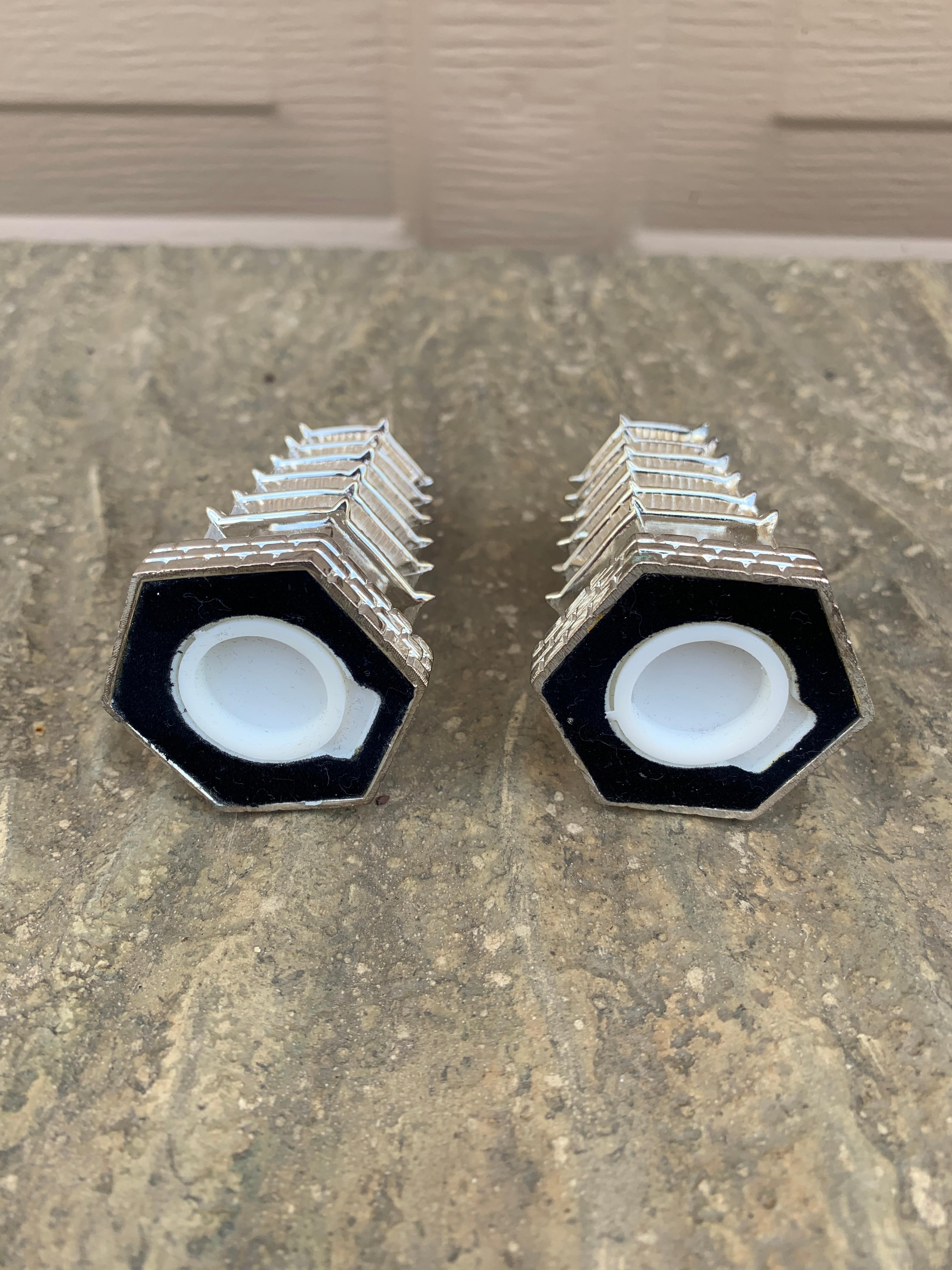 Salero y Pimentero Pagoda Godinger Chinoiserie de Plata en venta 1
