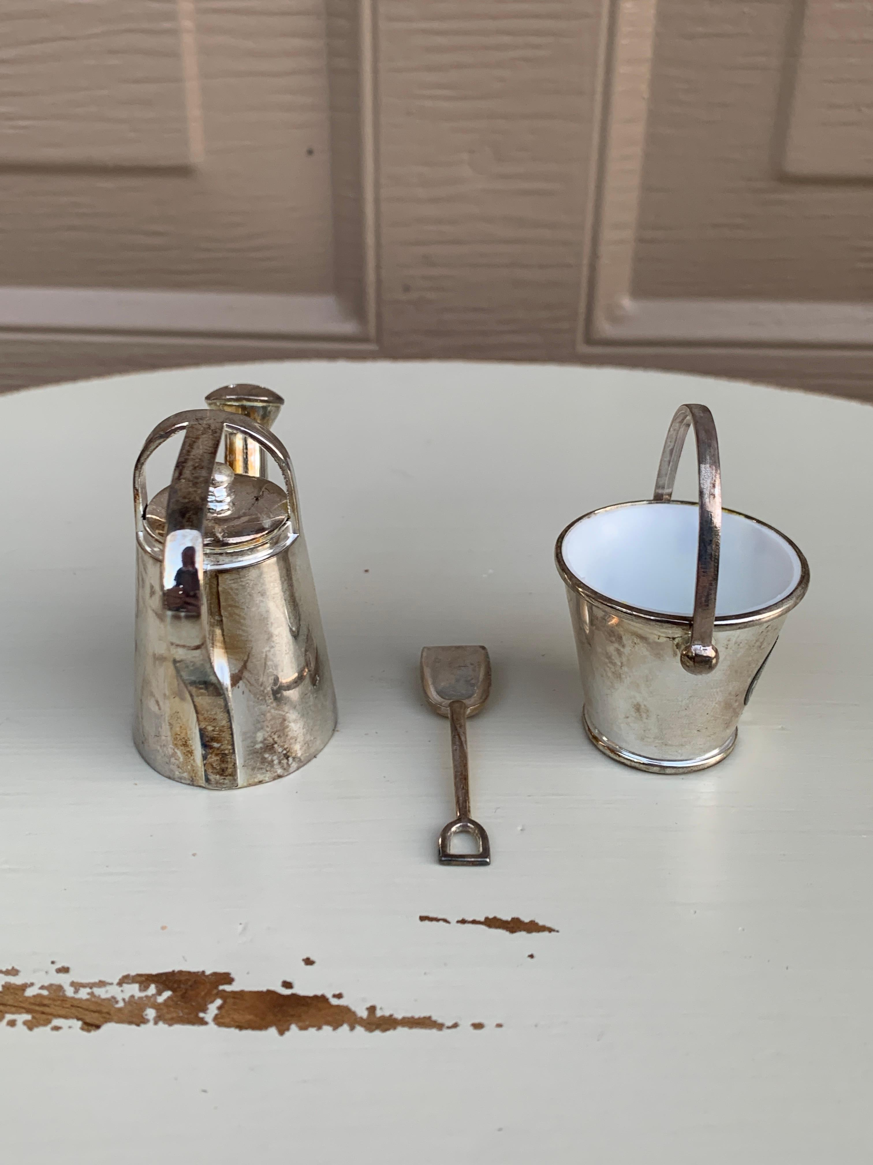 Silver Godinger Country Garden Pail and Watering Can Salt and Pepper Shakers In Good Condition For Sale In Elkhart, IN