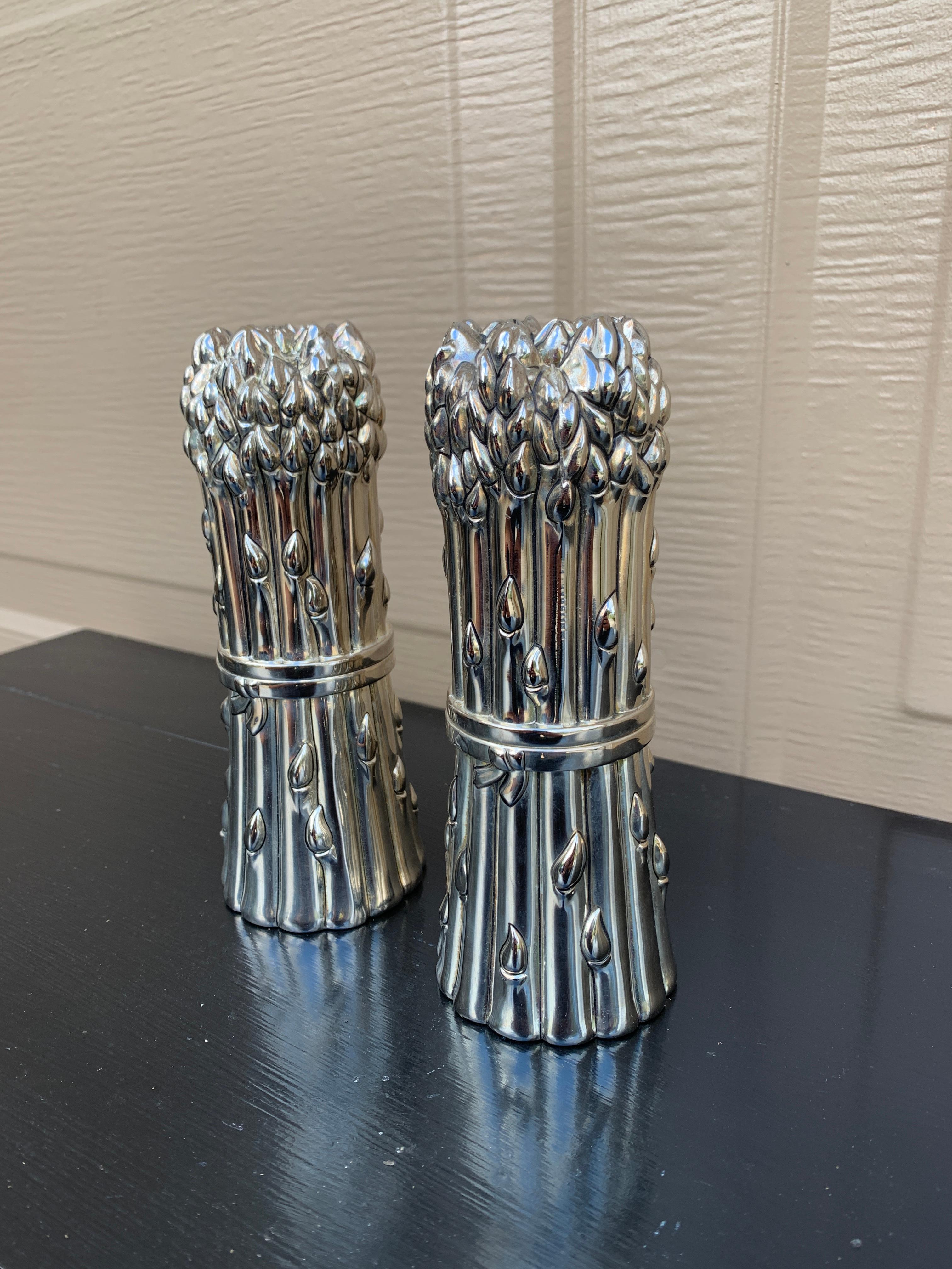 Provincial français A Silver Godinger French Country Asparagus Salt Grinder and Pepper Shakers (moulin à sel et poivrières) en vente