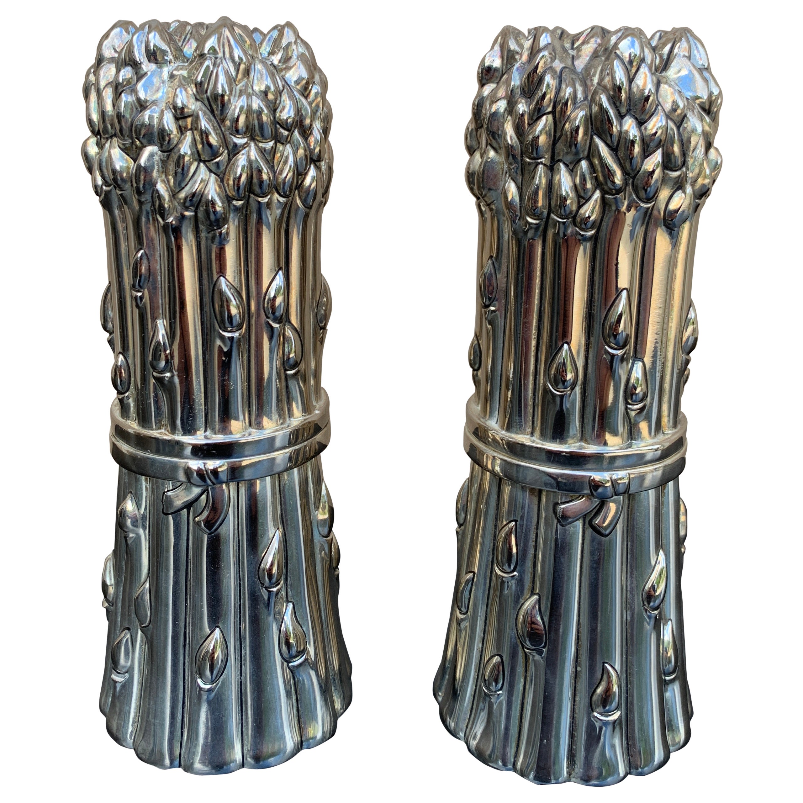 A Silver Godinger French Country Asparagus Salt Grinder and Pepper Shakers (moulin à sel et poivrières)