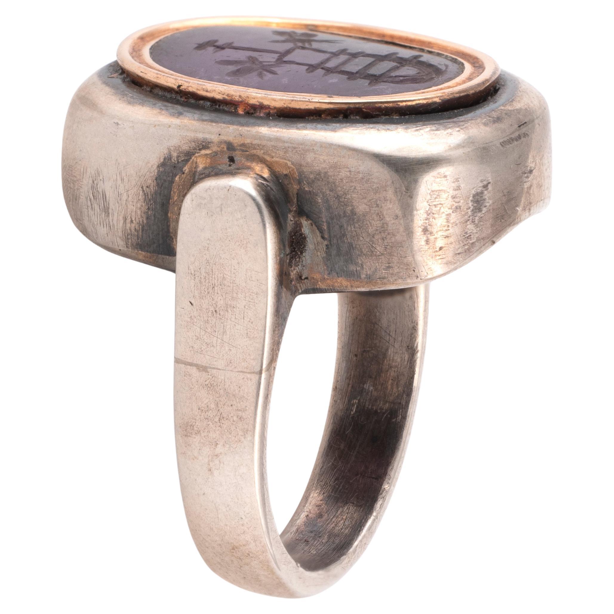 Anillo de dedo de plata y oro con amatista que representa un instrumento musical Siglo I Romano clásico en venta