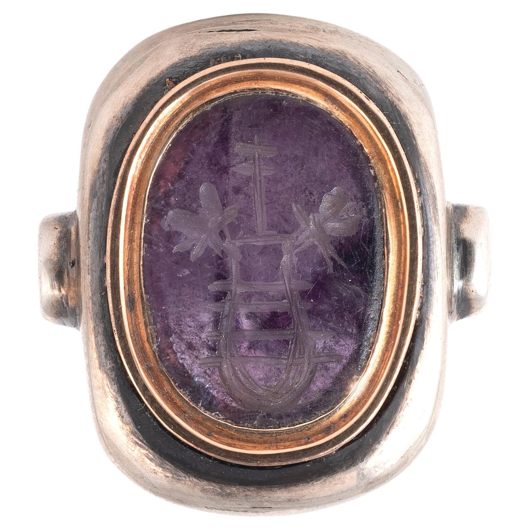 Anillo de dedo de plata y oro con amatista que representa un instrumento musical Siglo I Sin cortar en venta