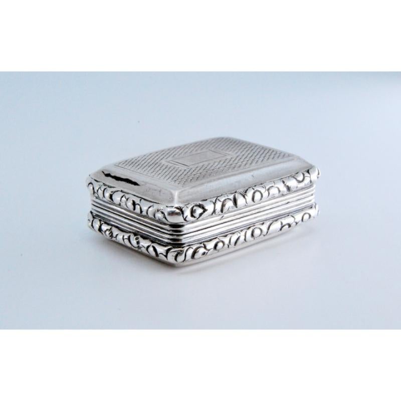 Silver-gold book-shaped vinaigrette with beaded lid and casing, George IV For Sale 4