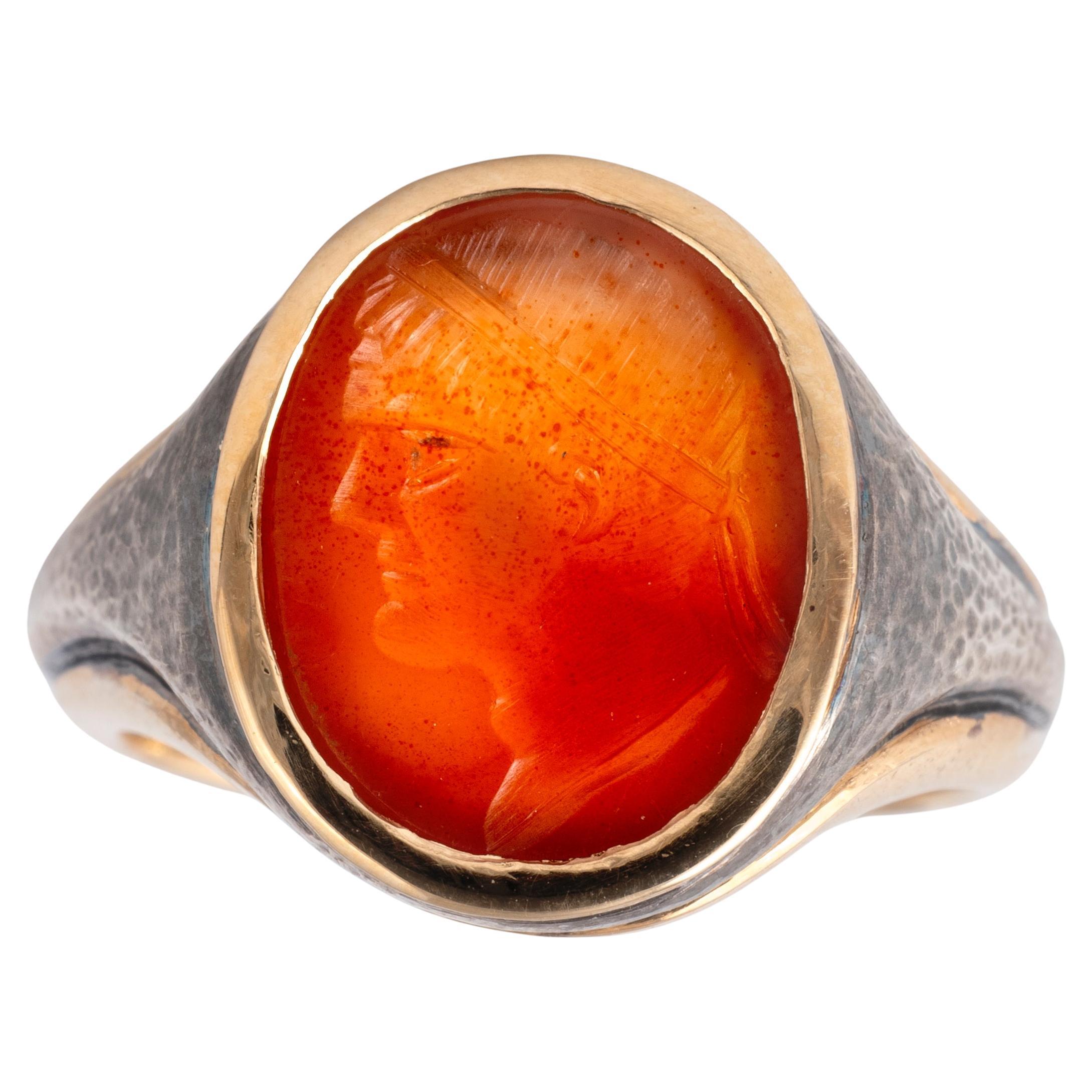 Silver 
Gold Carnelian Finger Ring Depicting Julius Caesar 18th Century in vendita