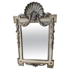 Miroir mural drapé en coquillage doré et argenté de style Dorothy Draper
