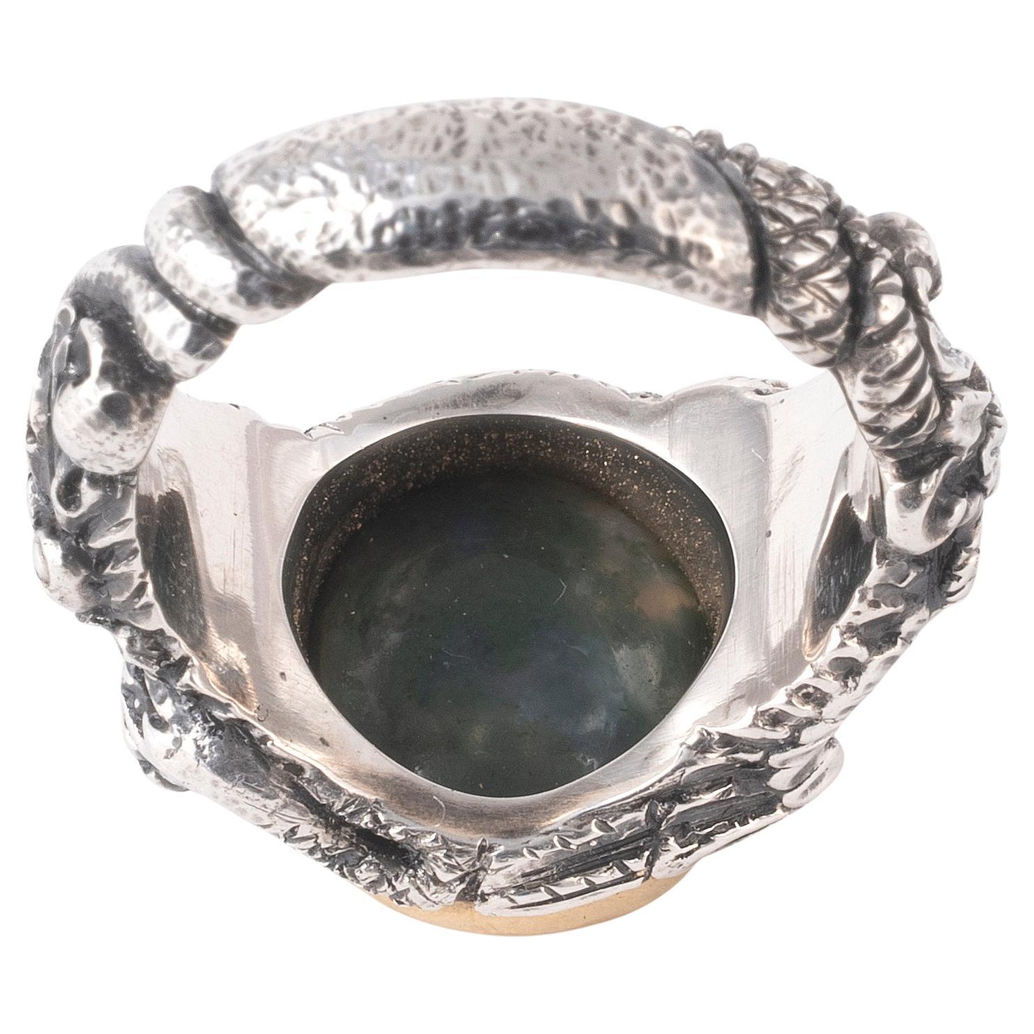 Romano classico Anello da dito in argento e oro con calcedonio verde raffigurante Giove Romano del I secolo in vendita