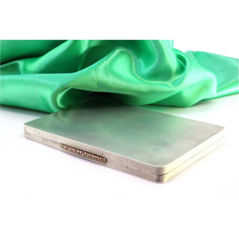 Description: Silver and gold cigarette case with perforated edges, gold interior and gold application on the opening. Metal: Silver - Gold. Origin: English. Brand: Birmingham. Weight: 211.18 grams. Dimensions: 12cm x 8cm. Content: 925/1000. Assay