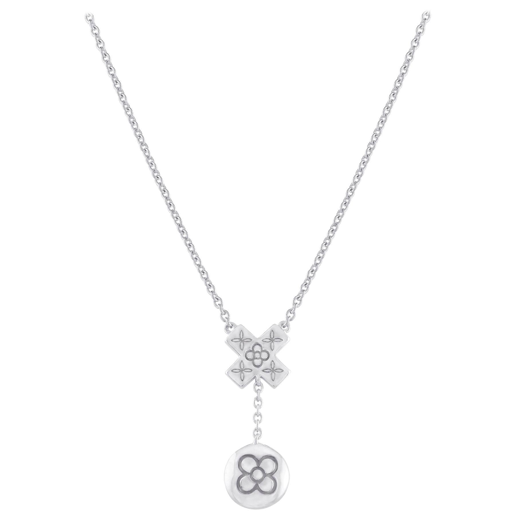 White Gold plated Silver Dangle Pendant Necklace; Kiss and Flower  For Sale