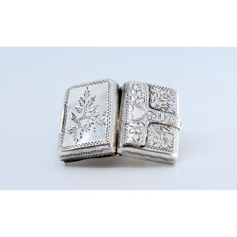 European Silver-gold suitcase-shaped vinaigrette with engraved lid, George IV period For Sale