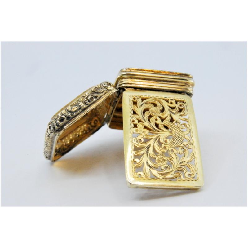 Silver & gold vinaigrette box w/ friezes & reliefs from the George IV period For Sale 5