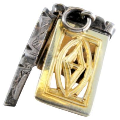 Silver 
gold vinaigrette box w/ geometric engravings from the Victorian period