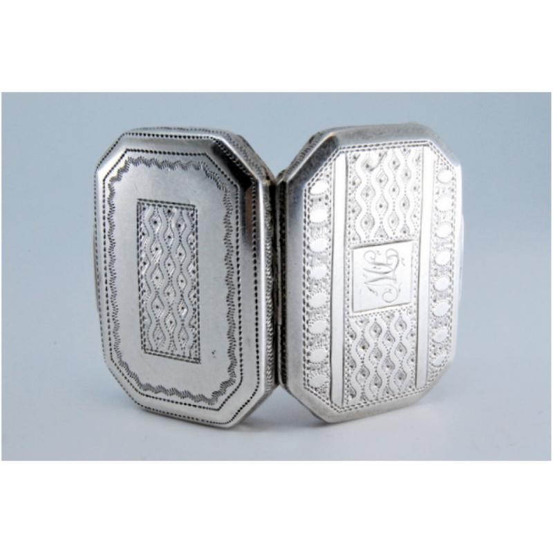 Silver & gold vinaigrette box w/ George III period engraving on the lid & casing (Silber) im Angebot