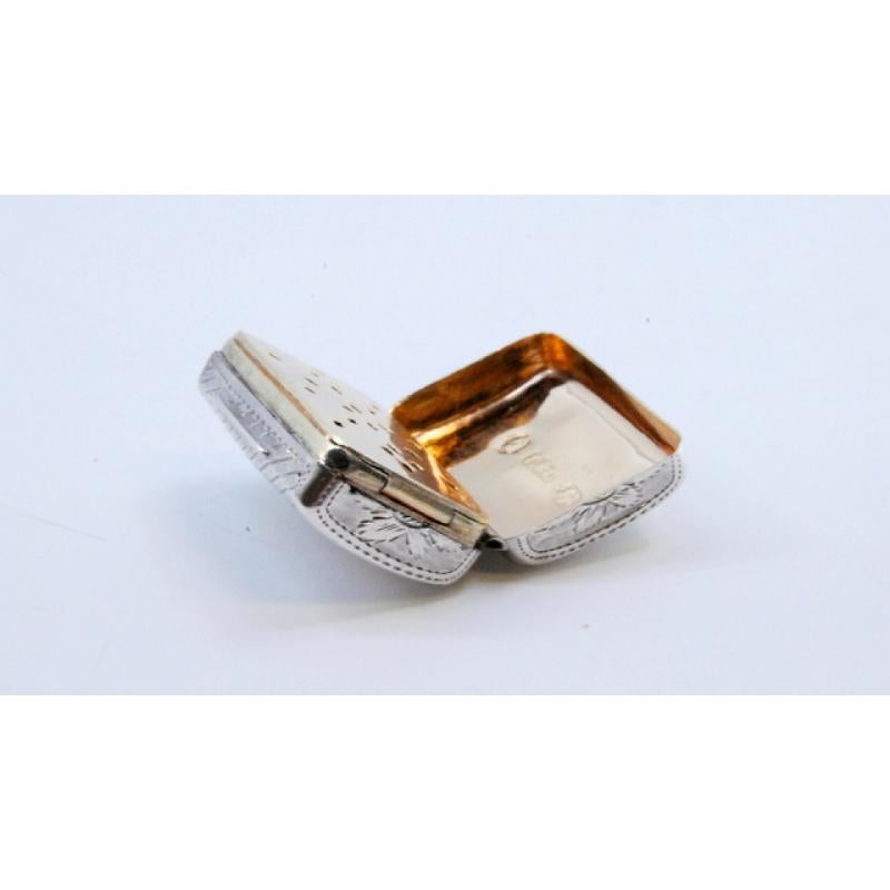 European Silver & gold vinaigrette box w/ suitcase-shaped lid from the George III period For Sale