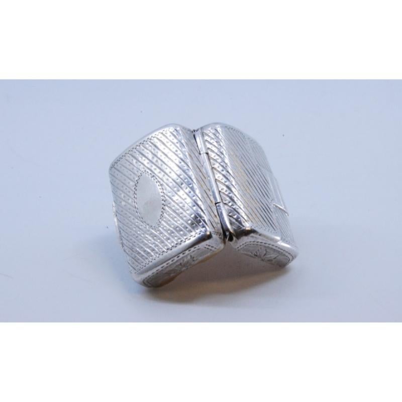 Silver & gold vinaigrette box w/ suitcase-shaped lid from the George III period For Sale 1