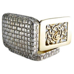 Silver-gold vinaigrette box with asymmetrical engraving, George III period