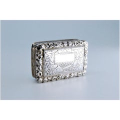 Silver-gold vinaigrette box with book-shaped engraved lid, George IV period