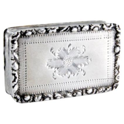 Silver-gold vinaigrette box with book-shaped lid reliefs, Victorian period