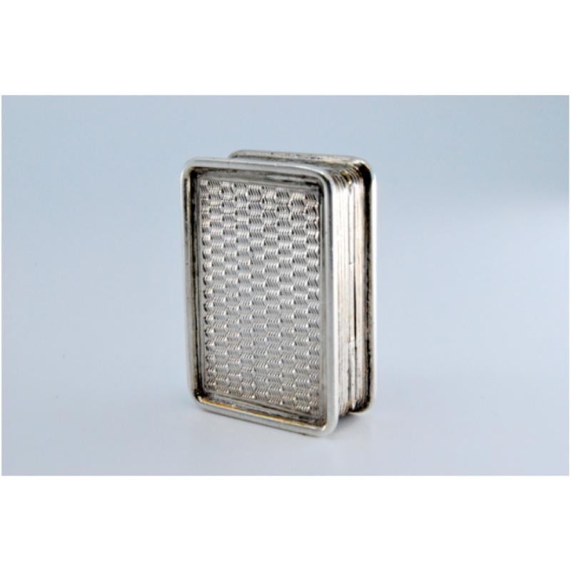 European Silver-gold vinaigrette box with corded lid trim, George IV period For Sale