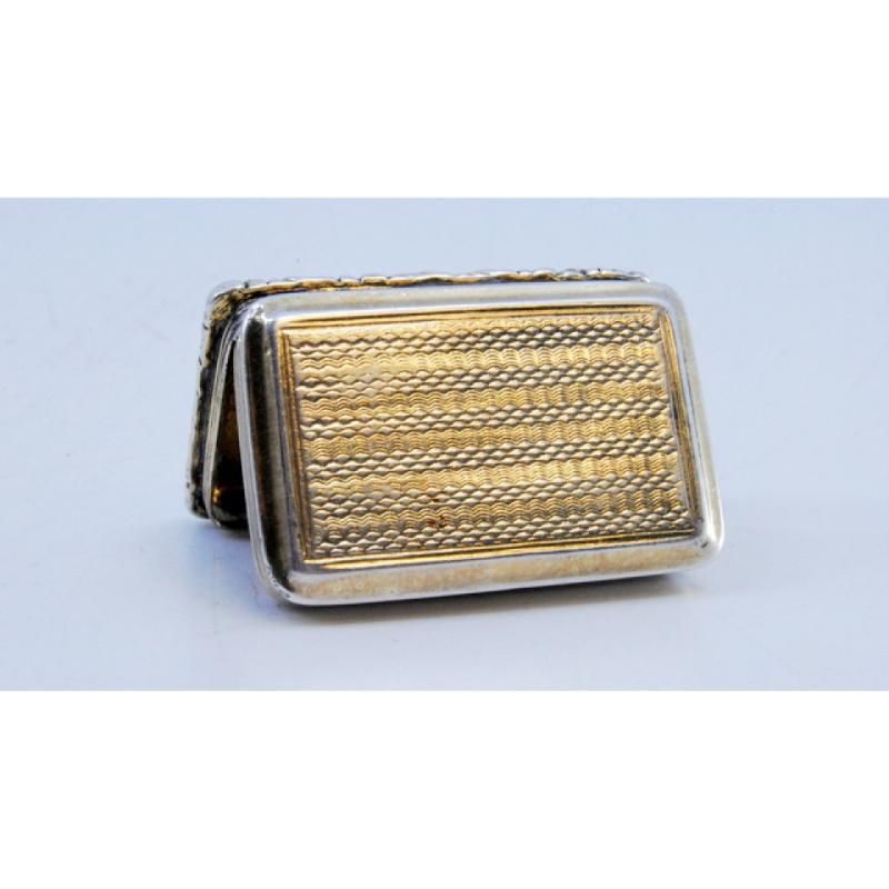 Silver-gold vinaigrette box with corded lid trim, George IV period For Sale 1
