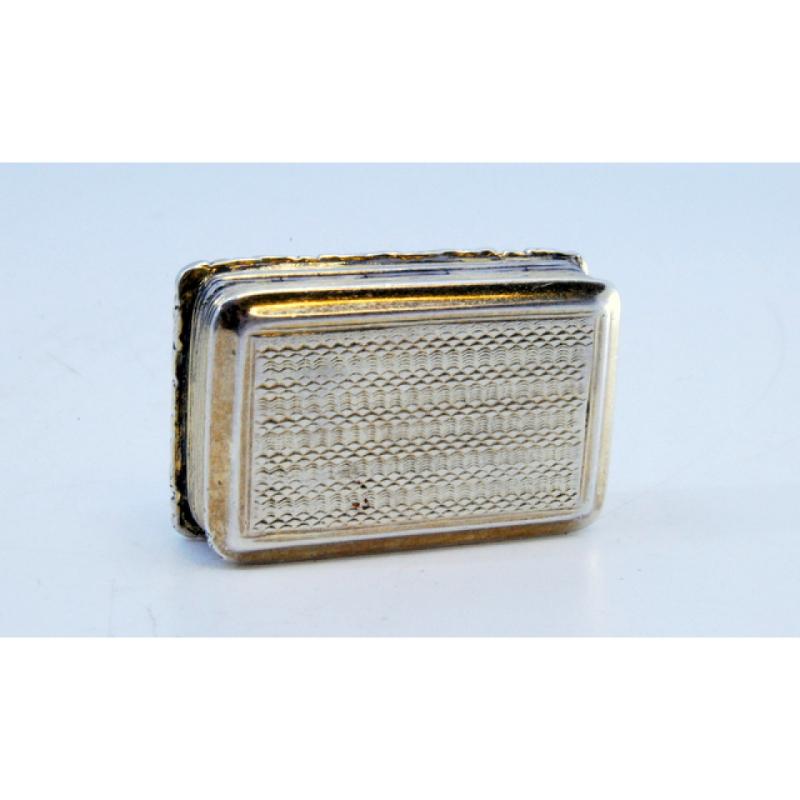 Silver-gold vinaigrette box with corded lid trim, George IV period For Sale 3