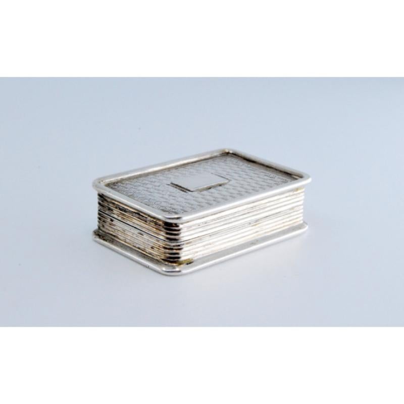 Silver-gold vinaigrette box with corded lid trim, George IV period For Sale 3