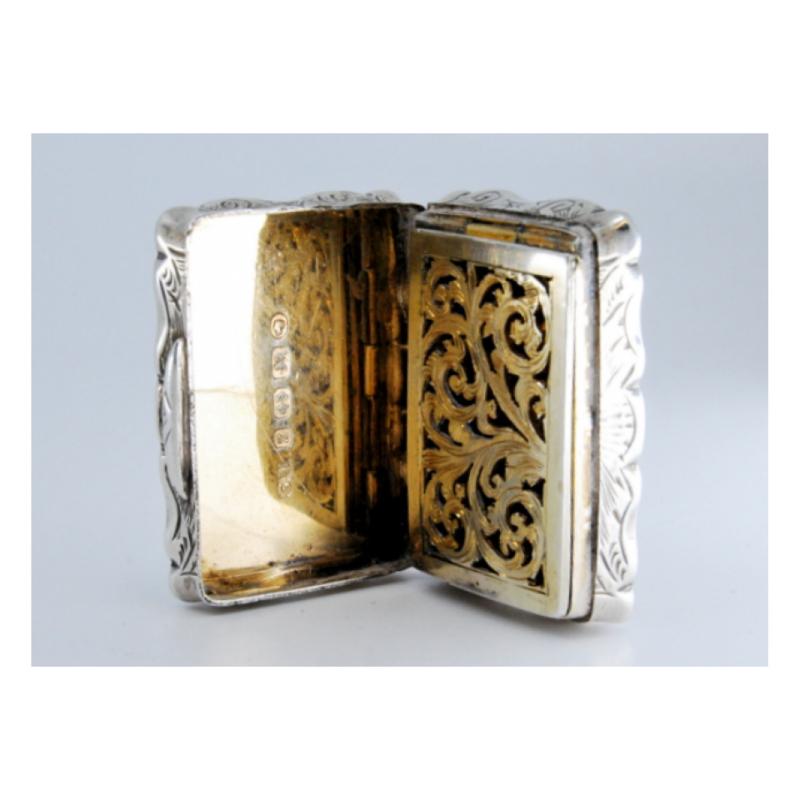 Silver-gold vinaigrette box with corded lid trim, George IV period For Sale 4