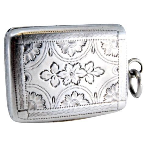 Silver-gold vinaigrette box with diamond-pattern engraving, George III period