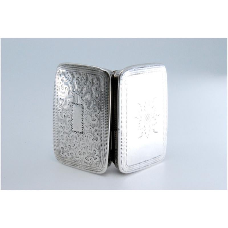 Silver-gold vinaigrette box with engraved friezes, George IV period im Zustand „Gut“ im Angebot in Porto, PT