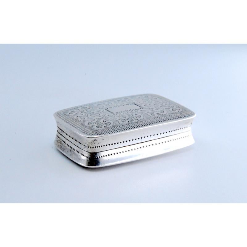 Silver-gold vinaigrette box with engraved friezes, George IV period (Silber) im Angebot