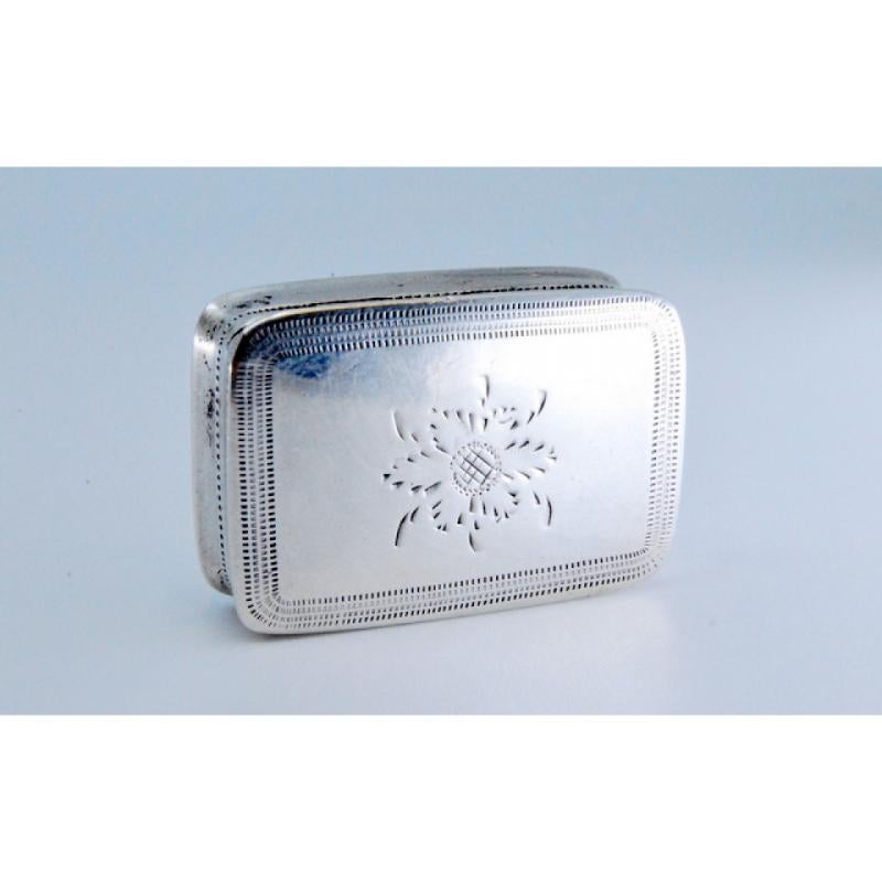 Silver-gold vinaigrette box with engraved friezes, George IV period im Angebot 1