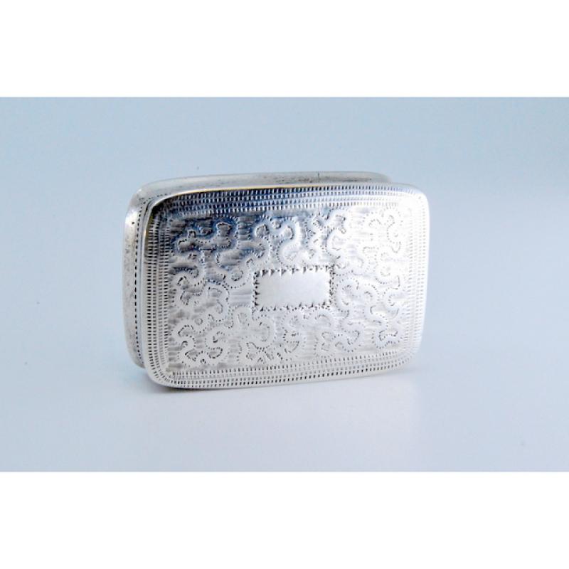 Silver-gold vinaigrette box with engraved friezes, George IV period im Angebot 2