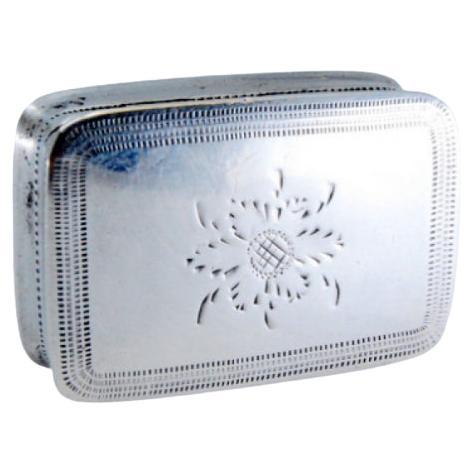 Silver-gold vinaigrette box with engraved friezes, George IV period