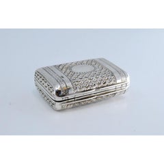 Caja vinagrera de plata y oro con tapa grabada, época Jorge III