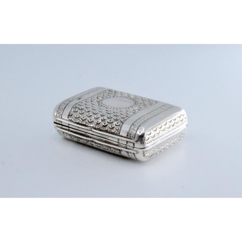 Silver-gold vinaigrette box with engraved lid, George III period Europeo en venta