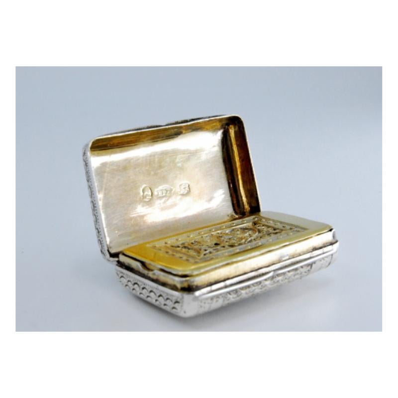 Silver-gold vinaigrette box with engraved lid, George III period en Bueno estado para la venta en Porto, PT