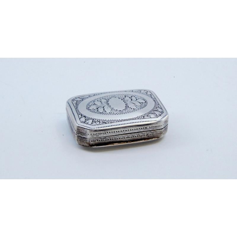 Silver-gold vinaigrette box with engraved lid, George III period en venta 3