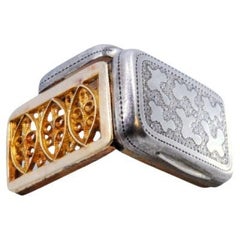 Silver-gold vinaigrette box with engraved lid, George III period