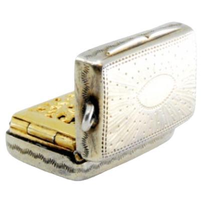 Silver-gold vinaigrette box with engraved lid, George IV period