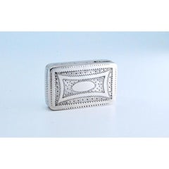 Silver-gold vinaigrette box with engraving on both sides, George III period