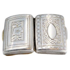 Caja vinagrera de plata dorada con grabado en ambas caras, época Jorge III