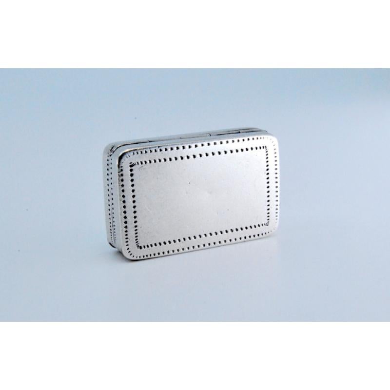 European Silver-gold vinaigrette box with engraving on both sides, George III period For Sale