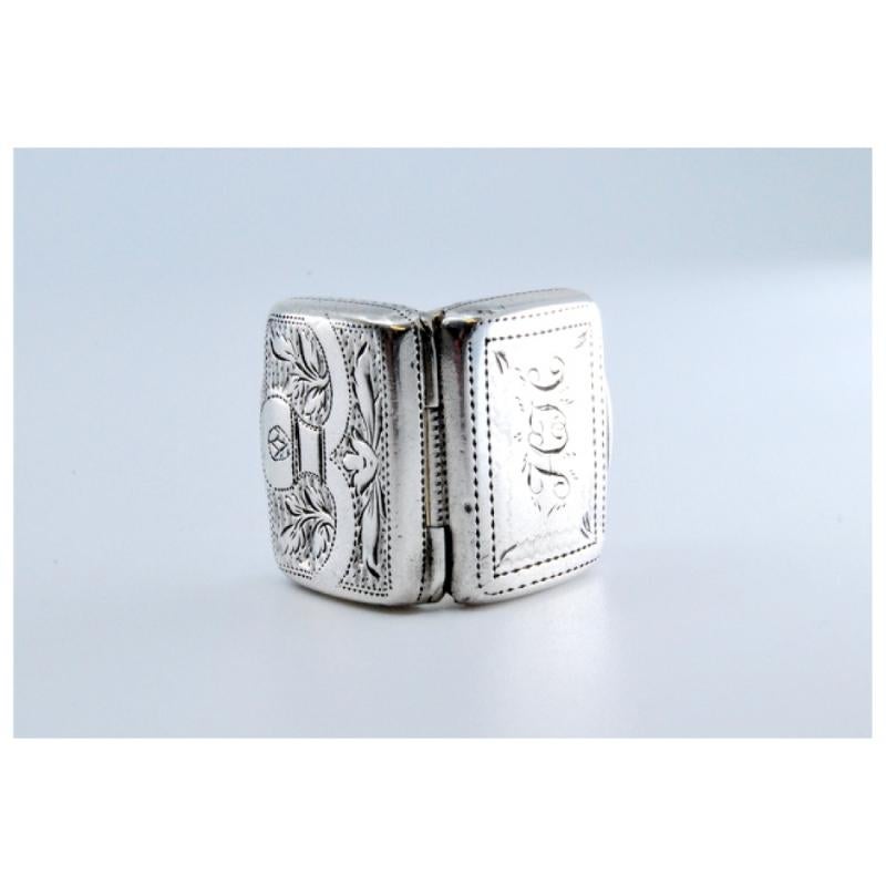 Silver-gold vinaigrette box with engraving on both sides, George III period For Sale 1