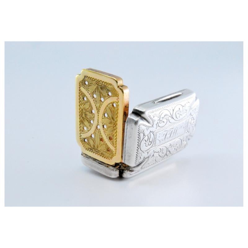 Silver-gold vinaigrette box with engraving on both sides, George III period For Sale 2