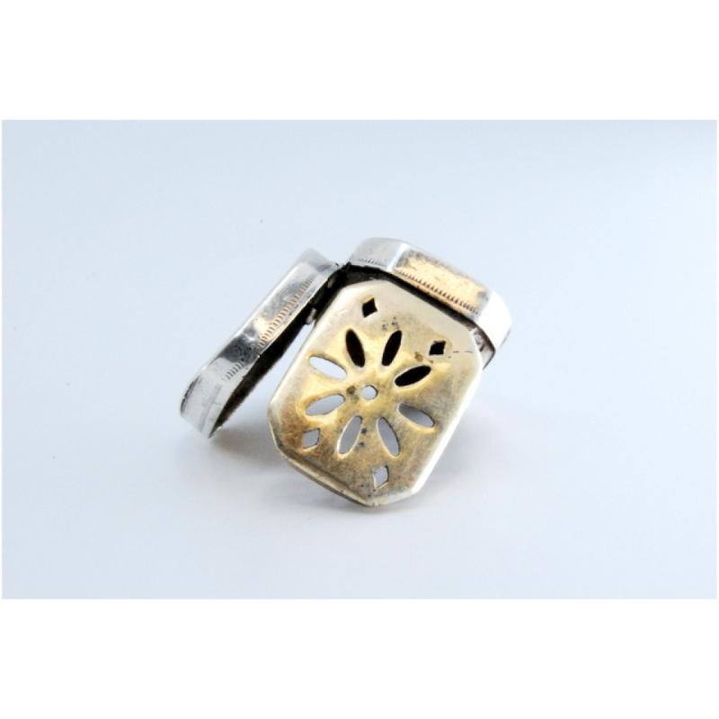 Silver-gold vinaigrette box with engraving on both sides, George III period im Angebot 2