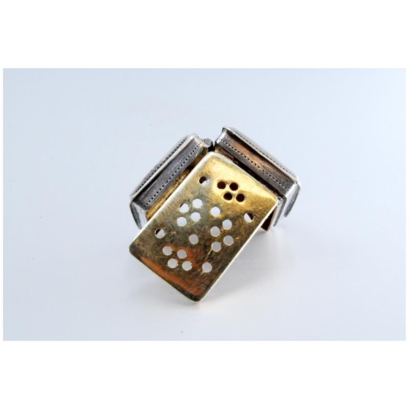 Silver-gold vinaigrette box with engraving on both sides, George IV period For Sale 5