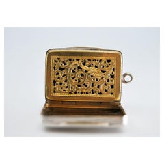 Silver-gold vinaigrette box with engraving on both sides, George IV period
